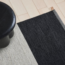 Ladda upp bild till gallerivisning, Kasthall - Wide Stripe Icon Ullmatta
